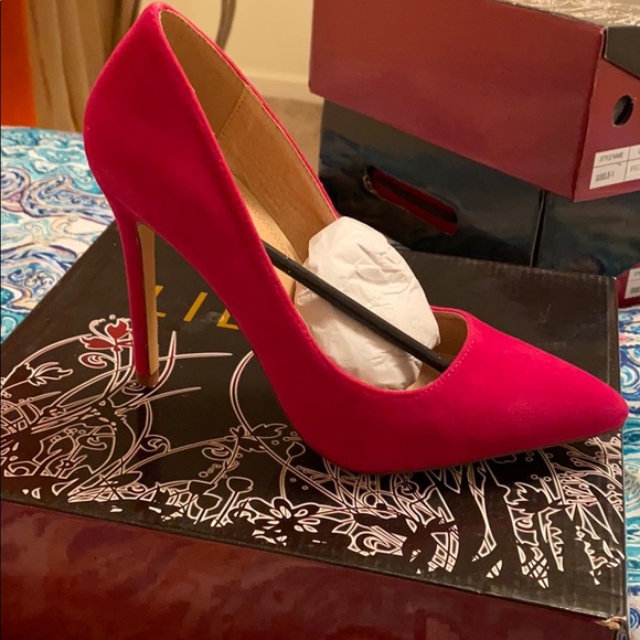 Pumps - Picture 3 of 4